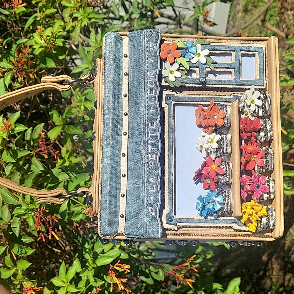 Mary Frances le Petite fleur purse